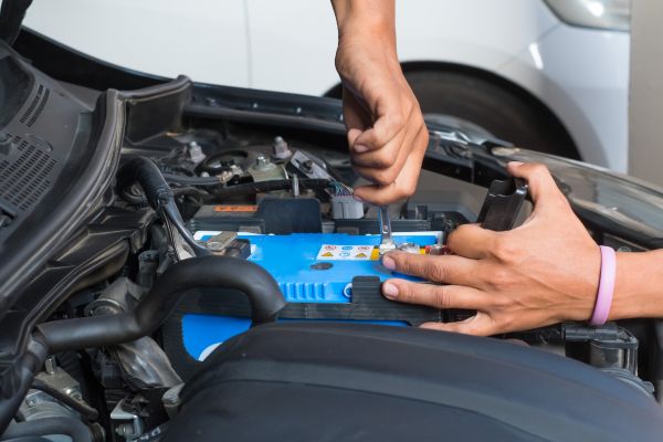 Mobile Car Battery Fitting
